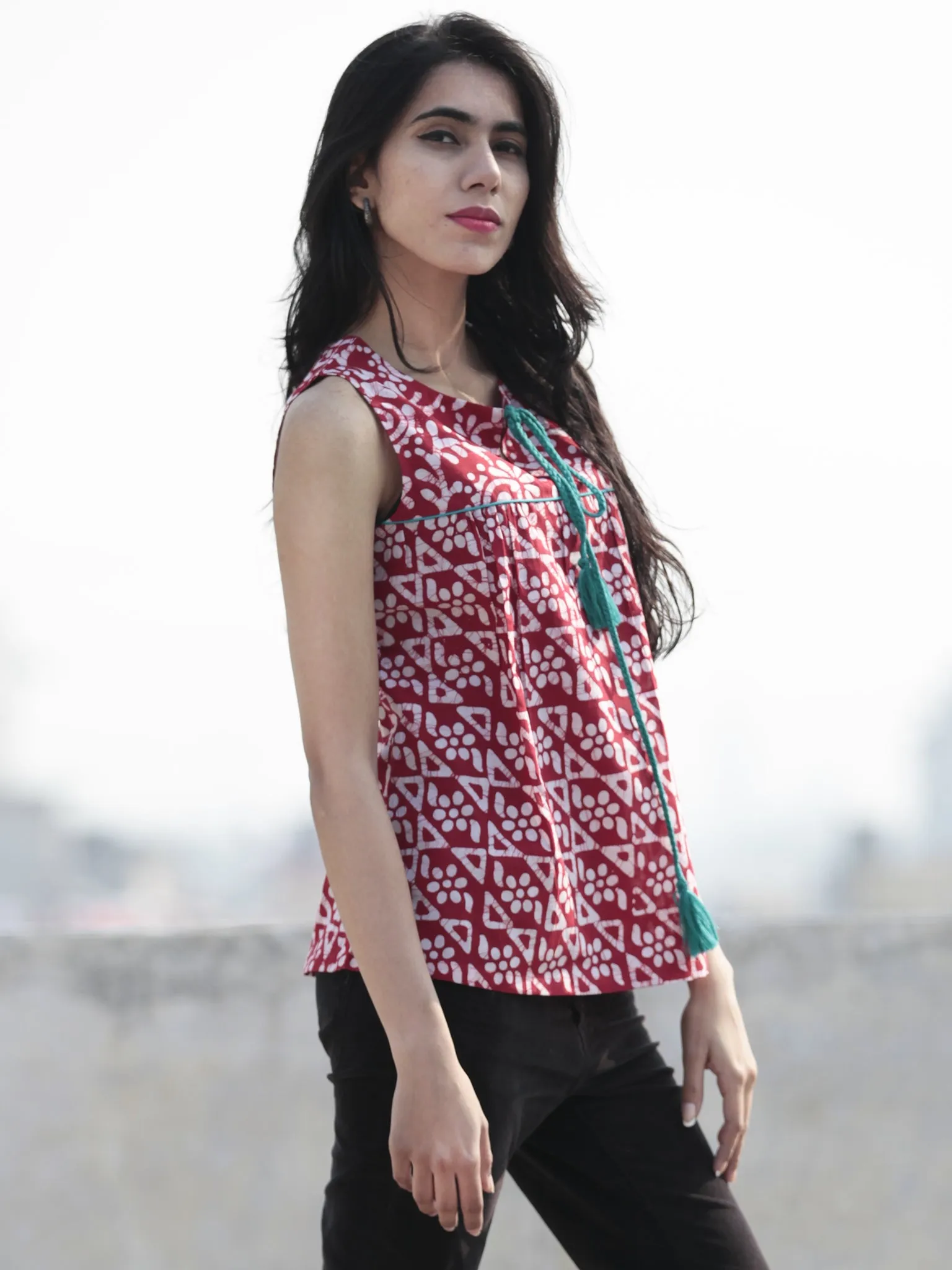Red White Hand Block Printed Cotton Sleeveless Top With Tassel - T33F312