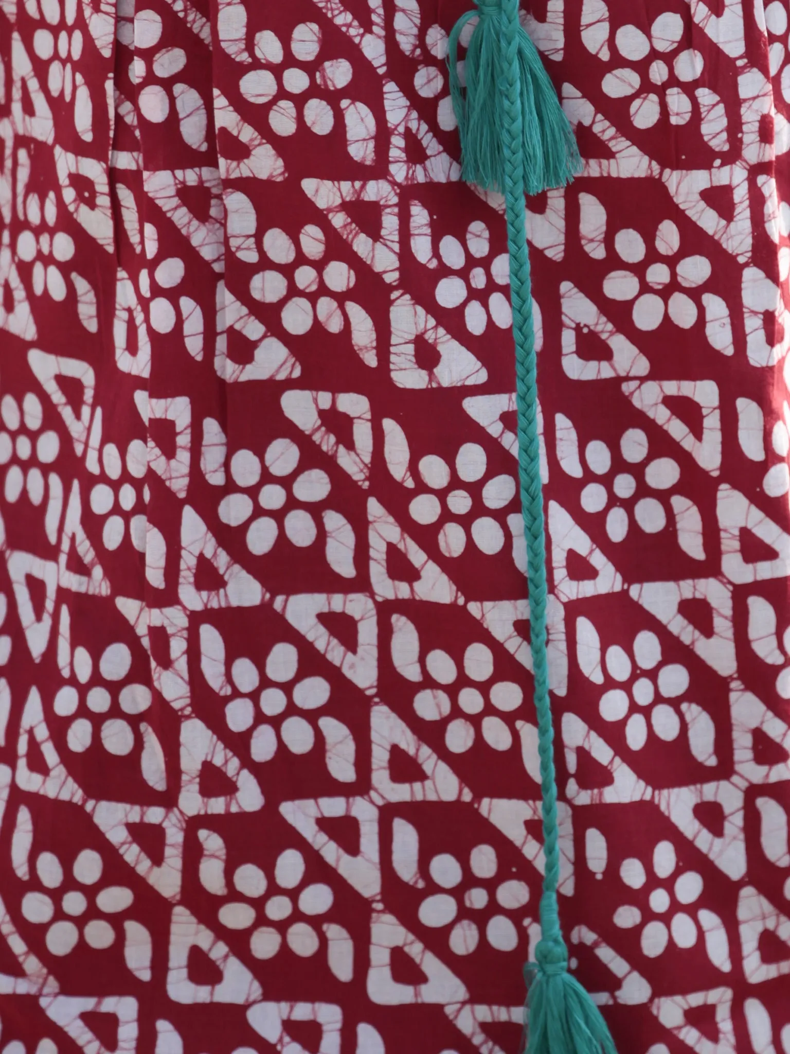 Red White Hand Block Printed Cotton Sleeveless Top With Tassel - T33F312