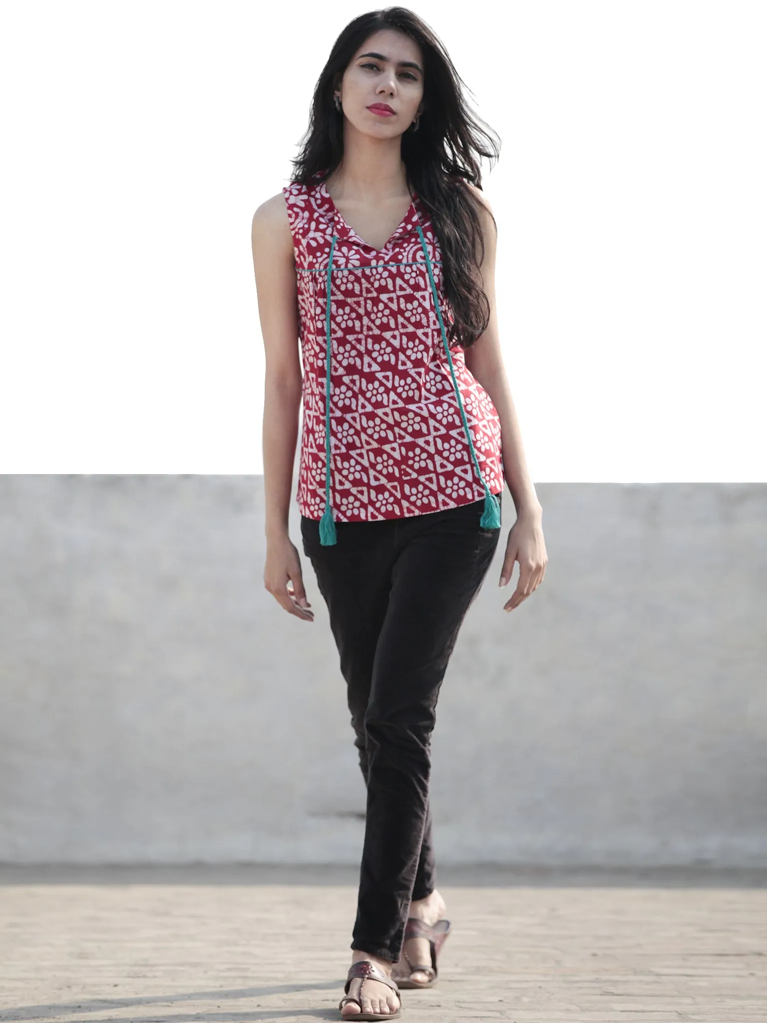 Red White Hand Block Printed Cotton Sleeveless Top With Tassel - T33F312