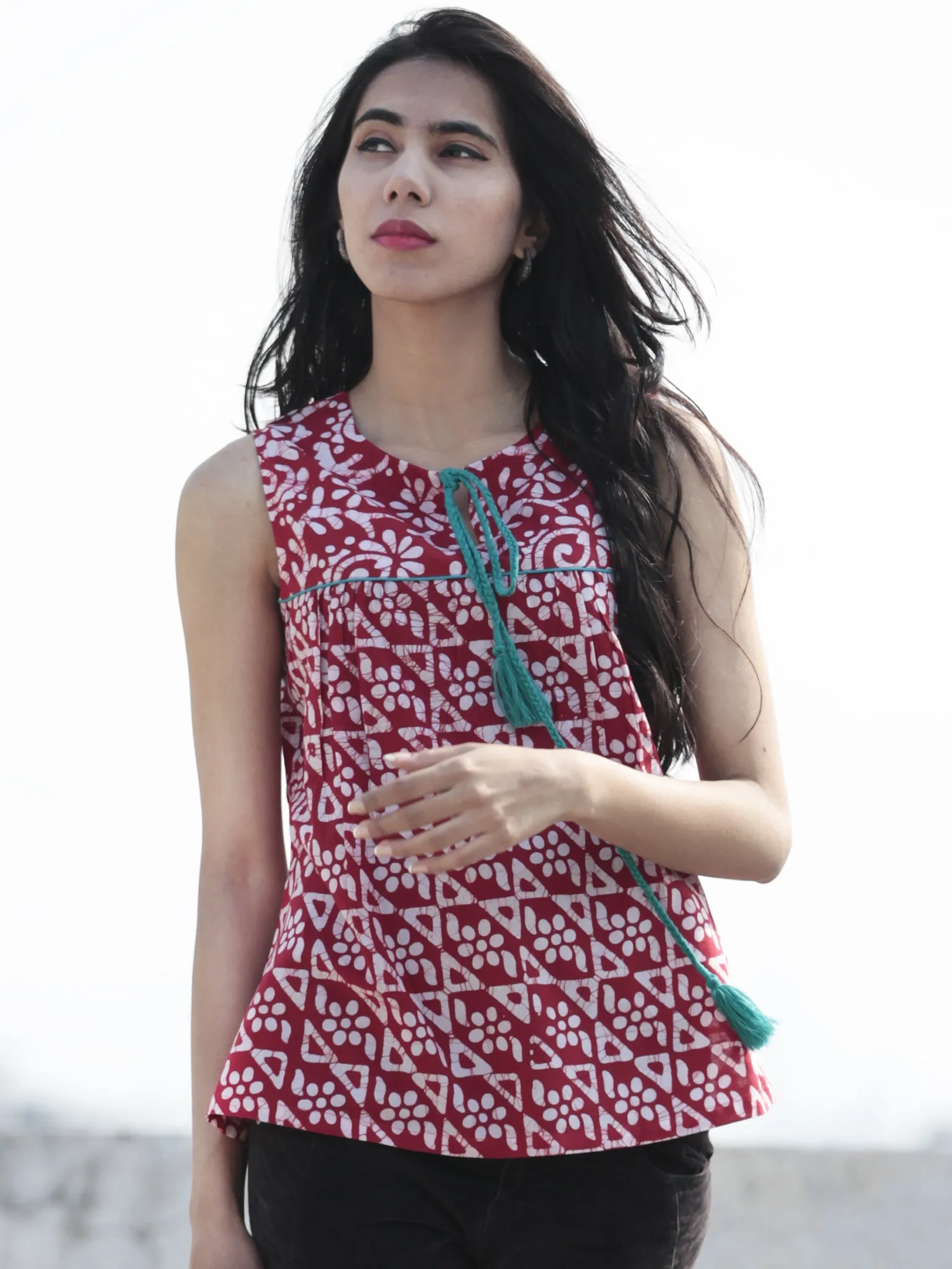 Red White Hand Block Printed Cotton Sleeveless Top With Tassel - T33F312